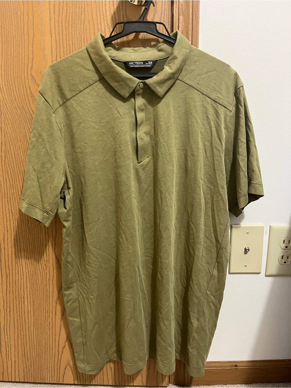 Arc’teryx Men’s Polo Shirt Size M Olive Green Short Sleeve Outdoor Casual